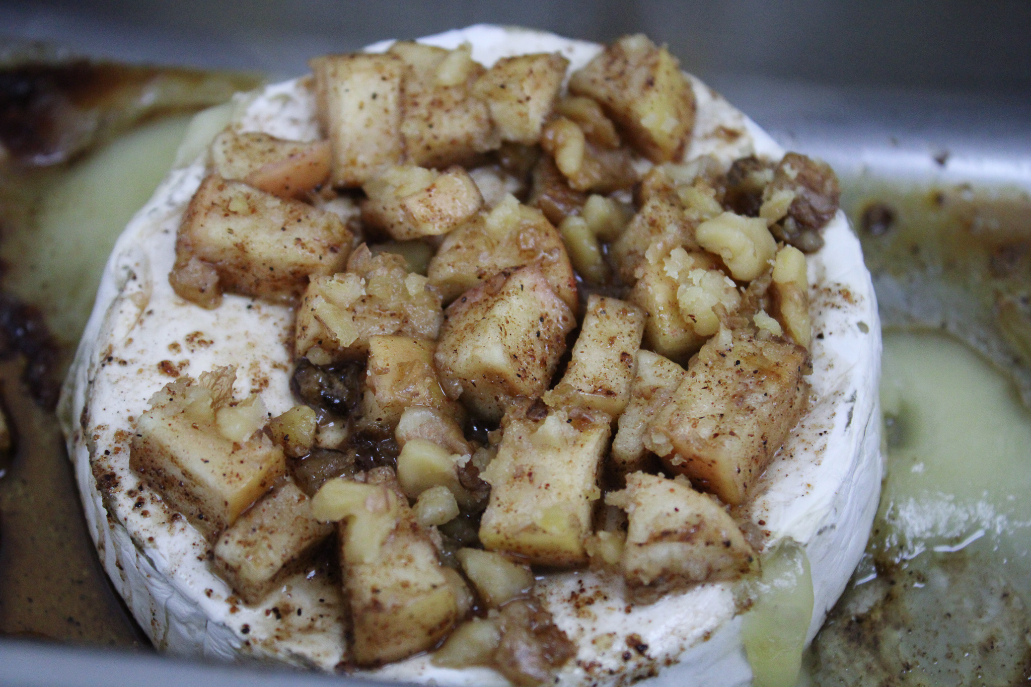 Baked Brie with Sliced Apples and Walnuts